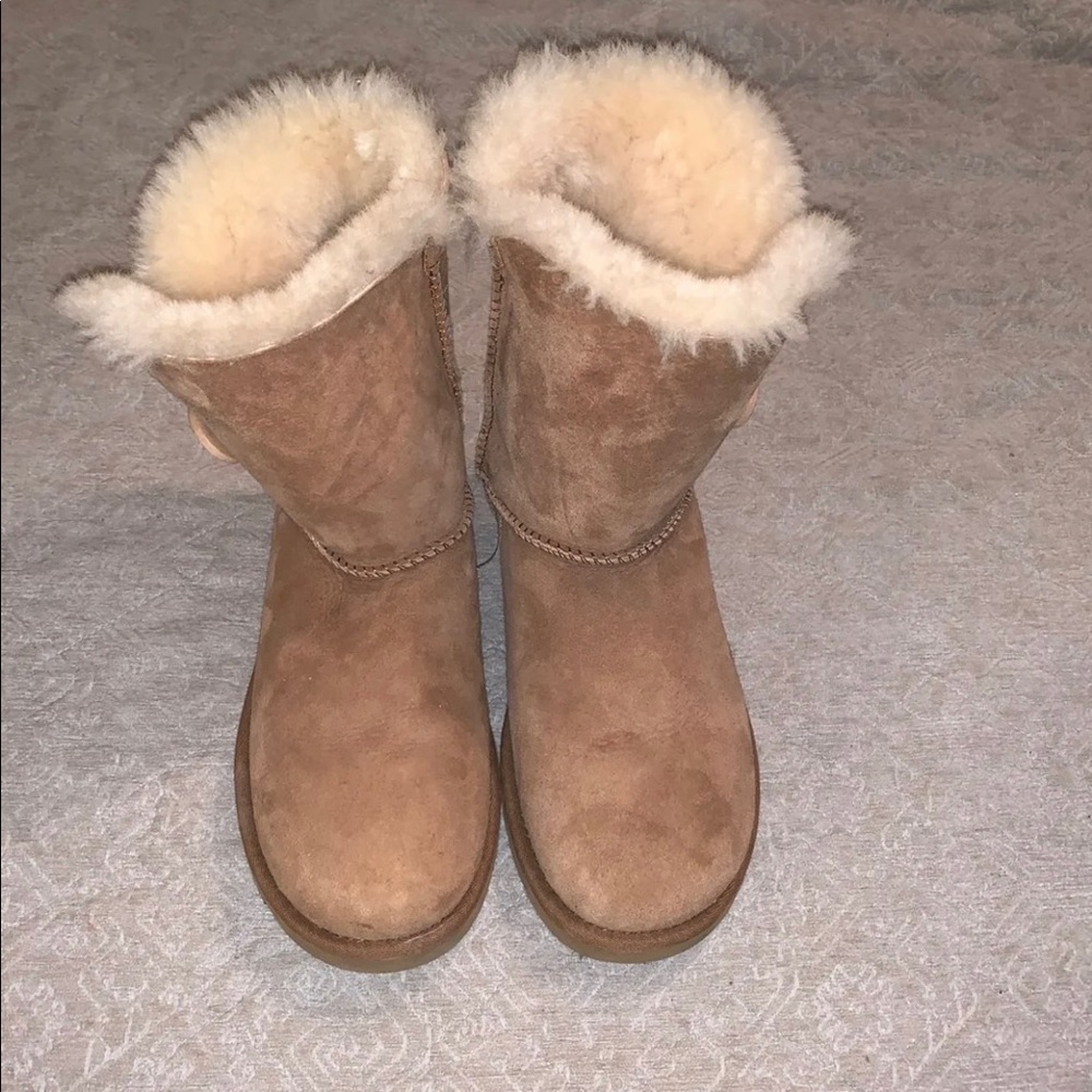 Women’s Bailey button uggs
